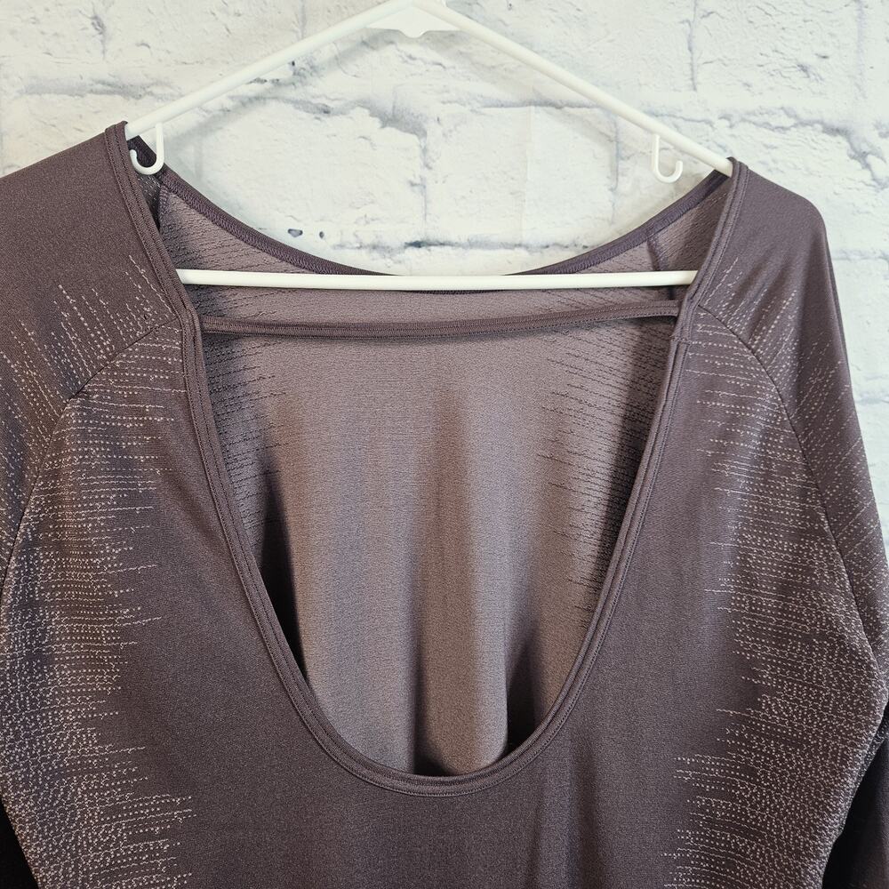 Under Armour Open Back STRETCH Long Sleeve Top Women's size Large - Picture 4 of 6